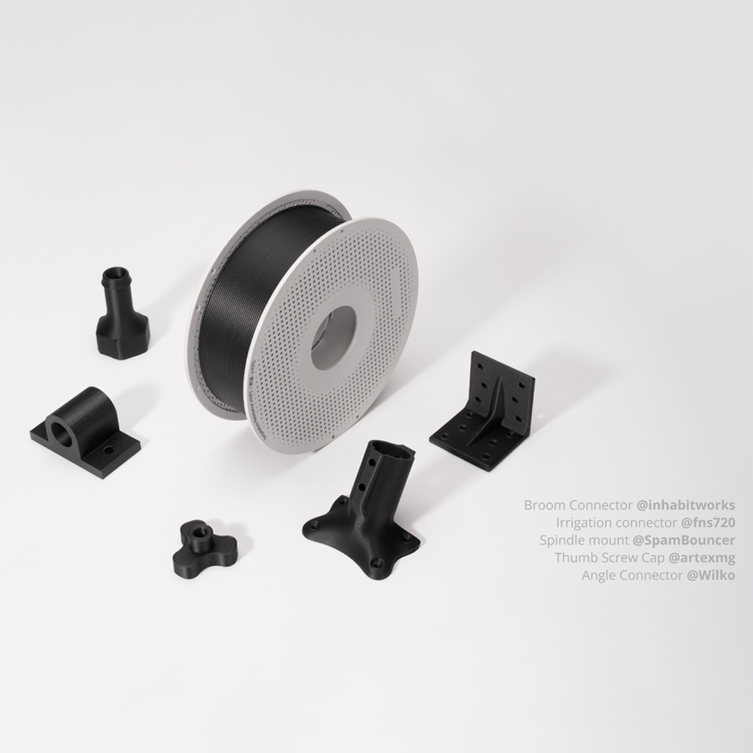 Filamento Bambu Lab PA6-CF com peças impressas em volta